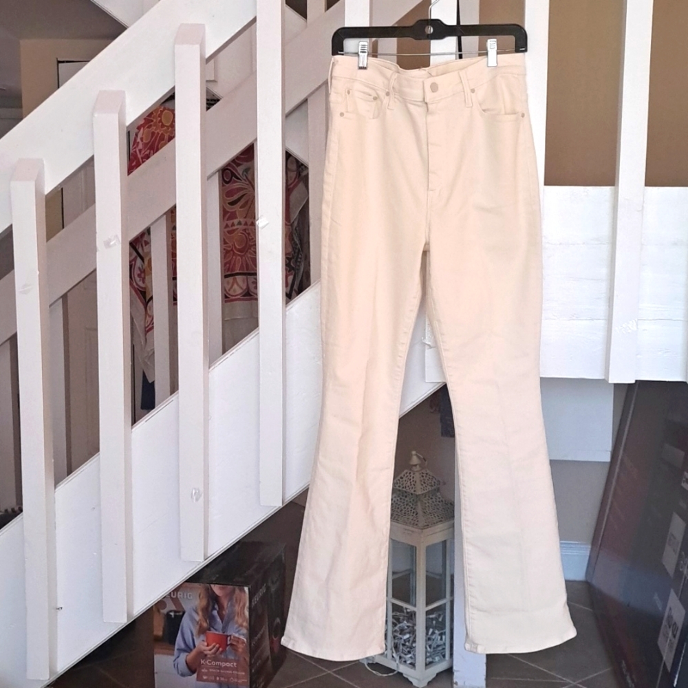 Mother High Waisted Weekender Skimp Jean in Cream color. Sz32 Like New